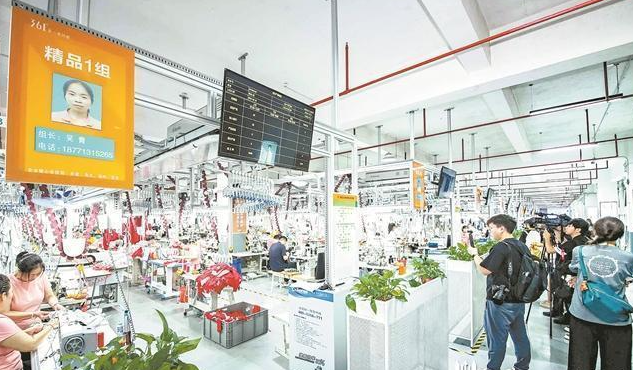 這里的數(shù)字化轉(zhuǎn)型看得見摸得著 媒體采風(fēng)團(tuán)探秘泉州數(shù)字經(jīng)濟(jì)