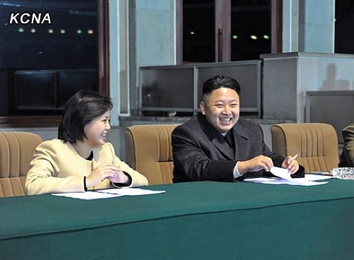 朝鮮最高領導人金正恩10月29日攜夫人李雪主兩次公開亮相。資料圖