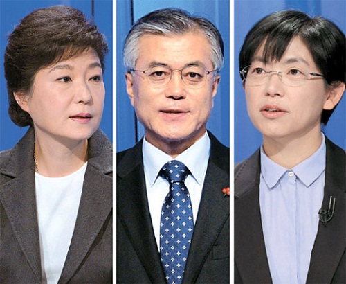 從左至右依次為樸槿惠、文在寅、李正姬