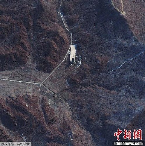當(dāng)?shù)貢r(shí)間12月1日，朝鮮宇宙空間技術(shù)委員會(huì)發(fā)言人說(shuō)，朝鮮將于本月10日至22日間發(fā)射衛(wèi)星。圖為國(guó)外媒體近日公布的俯瞰朝鮮衛(wèi)星發(fā)射場(chǎng)照片。