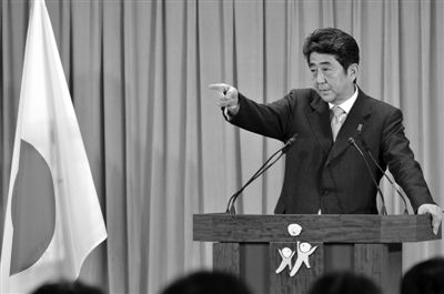17日，東京自民黨總部大樓，安倍晉三勝選后召開新聞發(fā)布會。