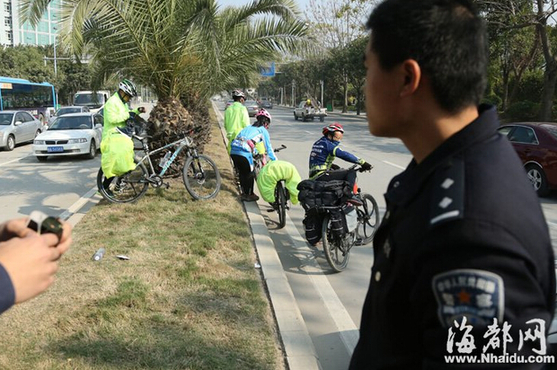 五四北又現(xiàn)騎行乞討團(tuán)　榕騎友對話揭穿乞討騙局