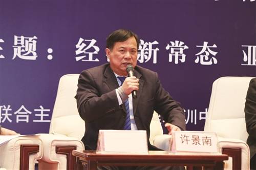 近日，“亞洲財富論壇第五屆年會”在北京國家會議中心舉行。匹克集團(tuán)董事長許景南受邀出席，圍繞“經(jīng)濟(jì)新常態(tài)、亞洲新機(jī)遇”這一主題同亞洲各領(lǐng)域的優(yōu)秀領(lǐng)導(dǎo)者們展開深度探討，并憑借在推動匹克品牌及市場國際化方面的卓越表現(xiàn)，獲得“亞洲國際化影響力人物”殊榮。