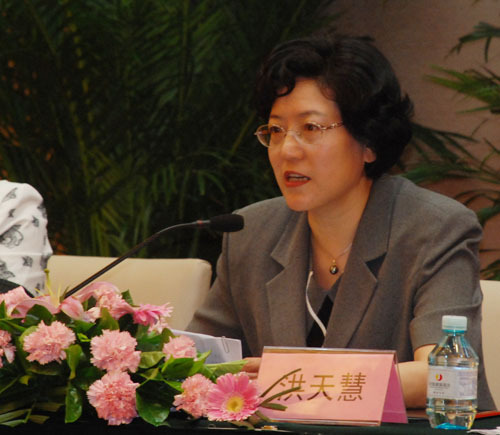 全國(guó)婦聯(lián)副主席、書記處書記洪天慧
