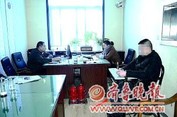 警方訊問犯罪嫌疑人。