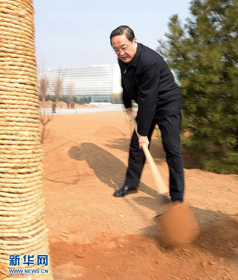 （XHDW）（3）黨和國(guó)家領(lǐng)導(dǎo)人參加首都義務(wù)植樹(shù)活動(dòng)