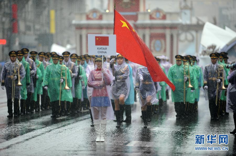 （XHDW）（1）中國人民解放軍軍樂團(tuán)與女子儀仗隊(duì)亮相莫斯科